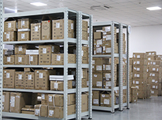 長(zhǎng)電產(chǎn)品庫(kù)房一角